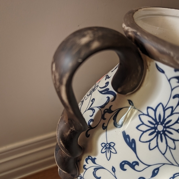 Tall Vase - Picture 6 of 13